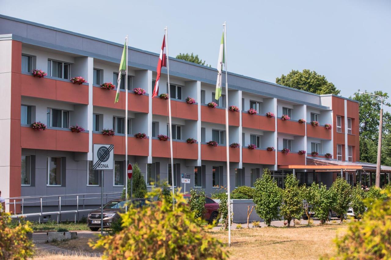 Hotel Mezaparks Riga Exterior photo